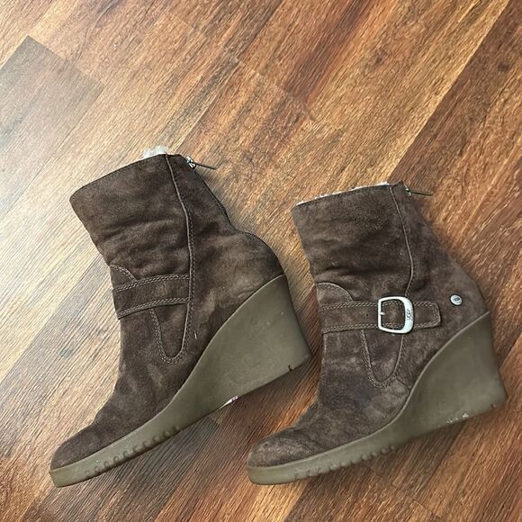 Ugg boots size 9  - Picture 6 of 13